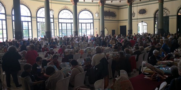 El Casino de la Exposición acoge este fin de semana el XII Encuentro Nacional de Encajeras de Bolillos que reúne en Sevilla a más de 500 participantes