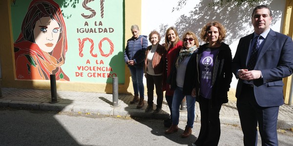 El CEIP Huerta de Santa Marina estrena nuevo mural dentro de la programación  de la Ruta del 8 de marzo