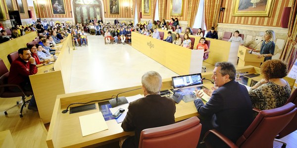 El Consejo de la Infancia y la Adolescencia dispondrá por primera vez de 24 plazas en los palcos de Semana Santa