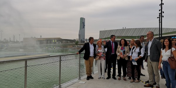 El nuevo centro de ocio familiar y comercial de Palmas Altas contará con nuevos accesos con una inversión de 10 millones de euros,  una pasarela peatonal, itinerarios y aparcamientos para bicis y un proyecto piloto de línea de Tussam que discurrirá por Bermejales y Reina Mercedes