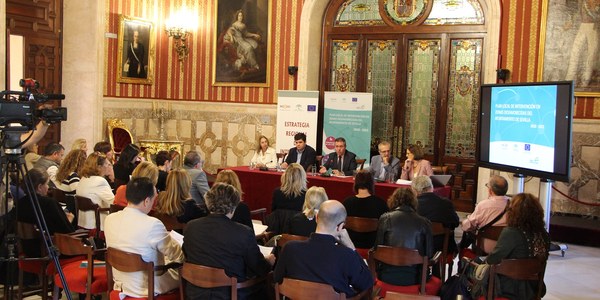 El Plan Local de Intervención en  Zonas Desfavorecidas atiende a 6.394 personas en 3 meses tras un refuerzo de los Centros Sociales con 88 profesionales que ha contribuido además a incrementar los programas de inserción sociolaboral, reducción del absentismo escolar y salud