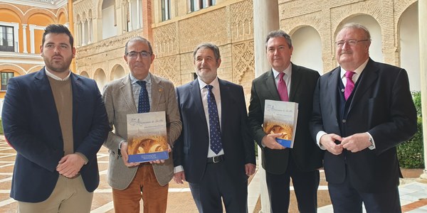 El Real Alcázar acoge la presentación de ‘Las Atarazanas de Sevilla’, obra de Pablo Emilio Pérez Maillaína que recoge la historia del edificio durante 8 siglos