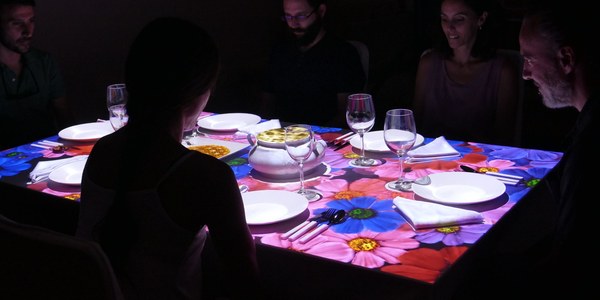 El Refectorio del Espacio Santa Clara acoge ‘Gastro-poema de Navidad’, un espectáculo audiovisual y sensorial que recrea una comida tradicional de estas fechas