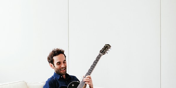 El trío liderado por Julian Lage llega este lunes al ciclo de jazz del Lope de Vega
