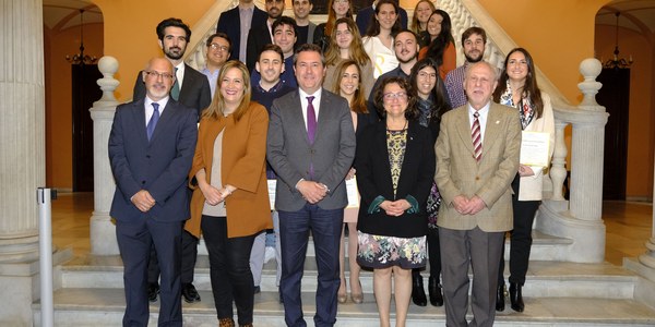 El VI Premio Joven a la Cultura Científica reconoce la labor investigadora de jóvenes de Sevilla y centros educativos