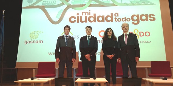 Expertos presentan las ventajas del gas verde como aliado para la descarbonización del transporte en Sevilla y destacan el avance de la ciudad en movilidad sostenible