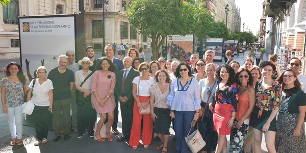 Exposición fotográfica con motivo del 8S, Día de la Persona Cooperante