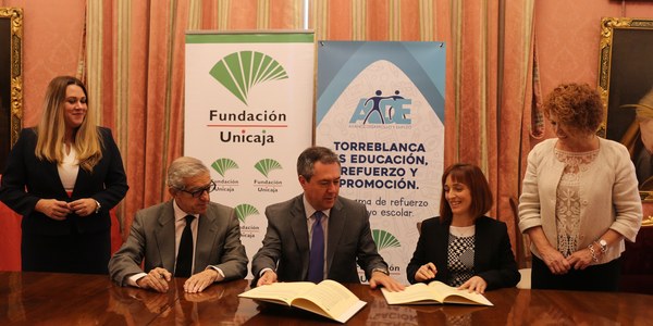 Fundación Unicaja se une a la Asociación ADE Avance, Desarrollo y Empleo para combatir el fracaso escolar en la barriada de Torreblanca con respaldo del Ayuntamiento