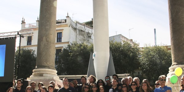 La Alameda de Hércules acoge unas olimpiadas infantiles y la presentación de la maqueta del cohete Magallanes enmarcadas en el programa de actividades de la Semana del Espacio
