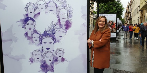 La Avenida de la Constitución acoge una exposición sobre el Consejo Municipal de la Mujer en el 25 aniversario de su formación