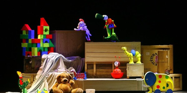 ‘La caja de los juguetes' de la compañía Etcétera abre el mes de febrero del Teatro Alameda