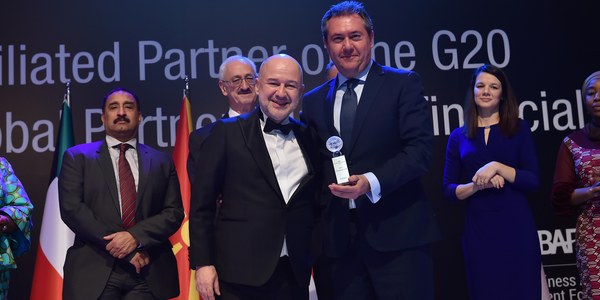 La ciudad de Sevilla recibe un reconocimiento por su apoyo al desarrollo de startups en el congreso internacional de captación de financiación e inversiones WBAF