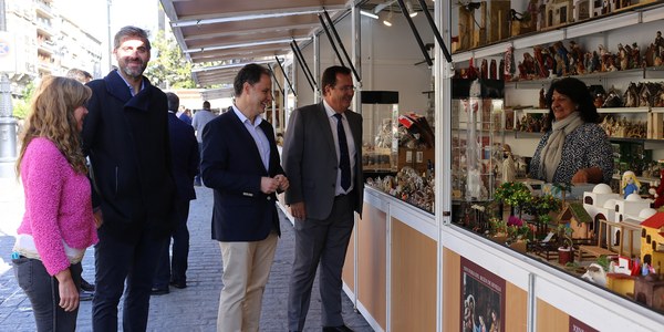 La Feria del Belén de Sevilla celebra su XXVI edición junto a la Catedral y al Archivo de Indias hasta el próximo 23 de diciembre
