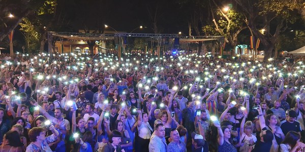 La manifestación del Orgullo LGTBi y los conciertos de Carmen Hierbabuena y La Casa Azul cierran el Mes de la Diversidad Sexual en Sevilla