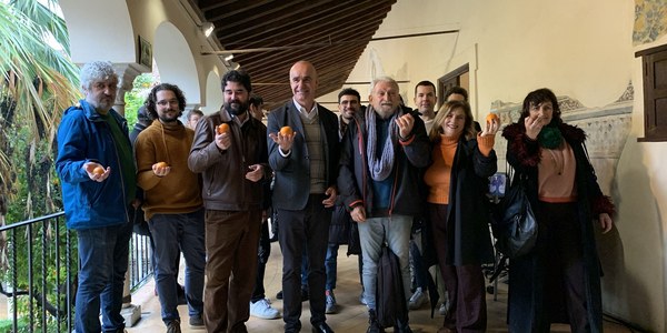 La programación navideña impulsada por el Ayuntamiento llega mañana al Espacio Santa Clara con una nueva edición de Luces de Barrio y su ‘Noche naranja’ y el espectáculo audiovisual ‘Gastro-poema de Navidad’