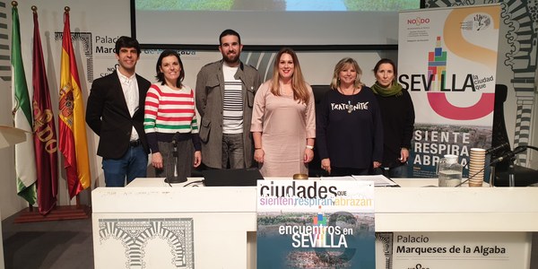 La sostenibilidad, la calidad de vida y los hábitos saludables centran la segunda sesión dirigida a profesionales y comunidad educativa del programa municipal "Encuentros en Sevilla, una ciudad que siente, respira y abraza"