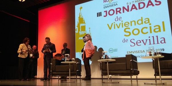 Las centenarias empresas municipales de vivienda de Sevilla y Bilbao sellan su hermanamiento y firman un convenio de colaboración que facilitará permutas en los traslados por razones  laborales entre ambas ciudades