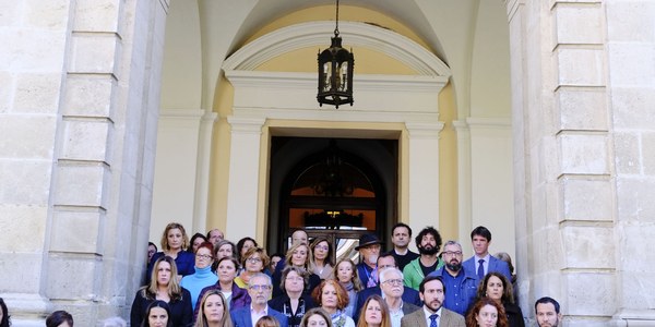 Minuto de silencio en el Ayuntamiento de Sevilla con motivo del último asesinato machista en Andalucía