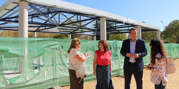 Obras de construcción de un porche en el patio del CEIP María Zambrano de Pino Montano con un presupuesto de 130.000 euros