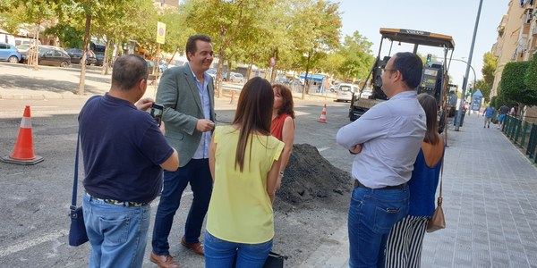 Obras de mejora del asfaltado de las calles Parque de los Alcornocales, Mar de Alborán y Agricultores, en Pino Montano