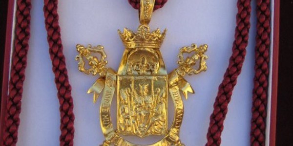 El pediatra Ignacio Gómez Terreros será Hijo Predilecto de la ciudad de Sevilla y la abogada laboralista Aurora León González y el cantante Alejandro Sanz, sus hijos adoptivos