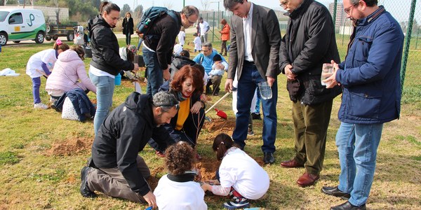 Plantación participativa de 200 arbustos y talleres medioambientales para niños y niñas en el Parque Guadaíra