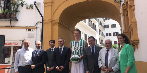 Presentación del acuerdo de patrocinio entre Coosur y el Real Betis Baloncesto
