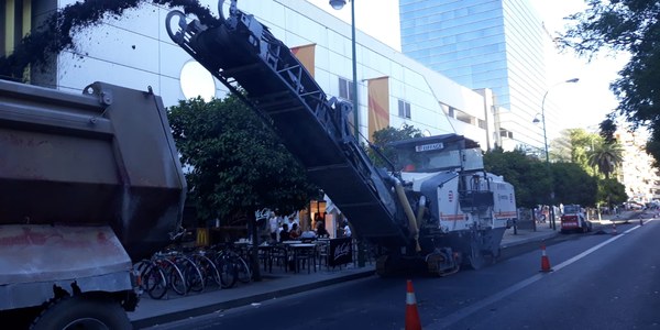 Reasfaltado de los carriles reservados a autobuses de Luis de Morales, en el Distrito Nervión, y Ronda de Pío XII, en Macarena,  con un pavimento más resistente