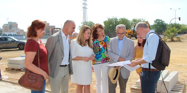 El Ayuntamiento reforma el acceso al Polígono Sur desde Su Eminencia dentro de una estrategia de inversión en calles y espacios públicos del barrio de un millón de euros en 2019