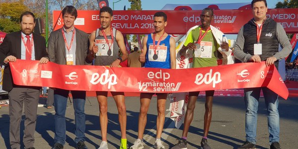 Ruth Waithera pulveriza el récord femenino y El Hassan Oubaddi se impone en categoría masculina de la EDP Maratón Sevilla ante 9.500 participantes, mejor cifra de su historia