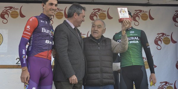 Salida de la Vuelta Ciclista a Andalucía desde la Plaza de España