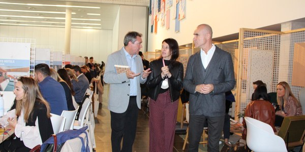 Sevilla acoge la feria internacional  de turismo ‘premium’ Emotions Travel con 240 expositores de Europa y otros tantos compradores de 39 mercados y como oportunidad para empresas y comercios de productos exclusivos de la ciudad