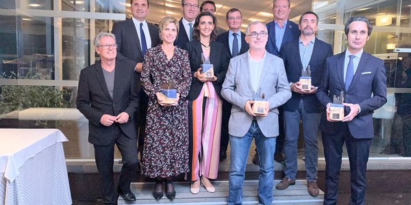 Sevilla recibe el Premio a la Sostenibilidad Digital Tourist 2019 de la patronal del sector de la industria tecnológica digital en España por la protección del paisaje urbano gracias a la ordenación del espacio público y la unificación de la rotulación de comercios desarrollada en Avenida de la Constitución y San Fernando