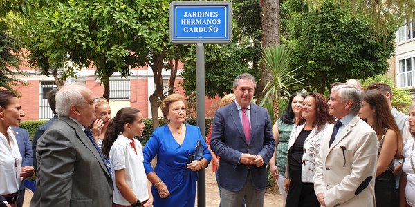 Triana perpetúa la memoria de los Hermanos Garduño con la nominación de unos jardines en el entorno de Santa Cecilia