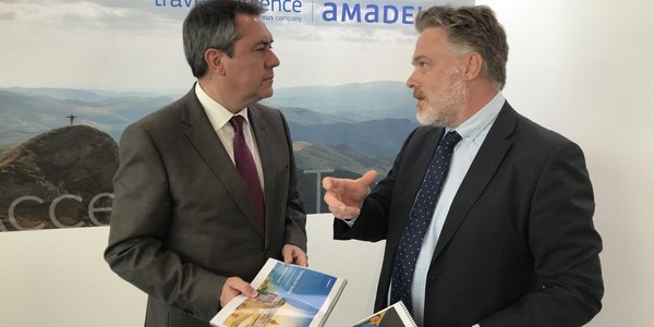 Un informe de Amadeus para Turismo de Sevilla revela que el 89 % de los viajeros vuelan ya a San Pablo en enlace directo, las búsquedas online se realizan para estancias de casi 6 días y que la ciudad es un destino planificado y desestacionalizado