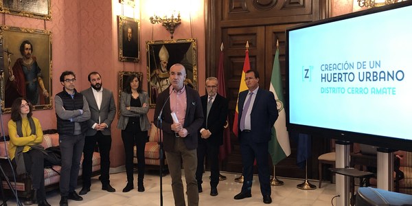 Urbanismo proyecta dos zonas verdes con huertos urbanos en Cerro Amate y dos nuevos itinerarios peatonales y comerciales en el Casco histórico