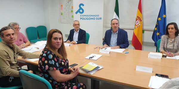El Ayuntamiento informa a la comisión de vivienda del Polígono Sur del plan municipal para la erradicación de las casas prefabricadas y de los expedientes abiertos a AVRA para rehabilitación de edificios