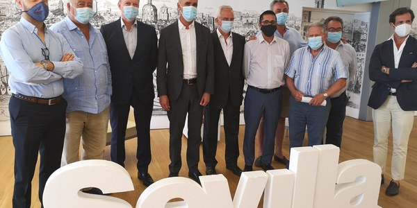 Ayuntamiento y Asociación de Hoteles acuerdan difundir la agenda cultural de la ciudad en los establecimientos y promocionar a nivel nacional la oferta hotelera de ocio y cultura para el otoño
