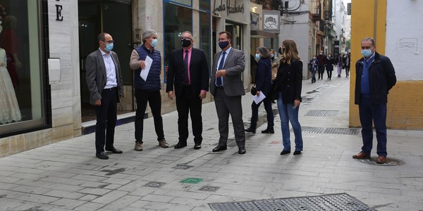 Ayuntamiento y Endesa culminan la pavimentación y renovación de las redes de abastecimiento, saneamiento y suministro eléctrico de la calle Cuna
