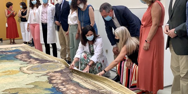 La colaboración entre el Alcázar y el IAPH permite la restauración de cuatro sargas de Gustavo Bacarisas que culminará en 2021