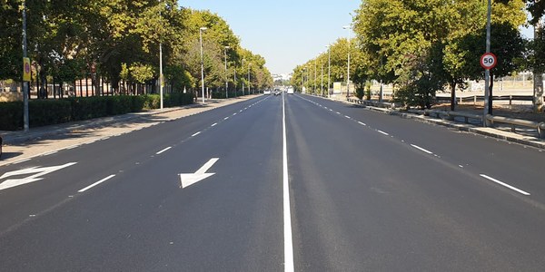 El Ayuntamiento culmina la renovación completa de la pavimentación de la calzada de la Avenida Juan Pablo II con nuevas medidas que reducen el ruido tras una inversión de 316.000 euros