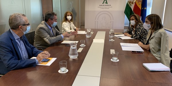 El alcalde propone a la consejera de Empleo el desarrollo conjunto de planes de empleo para Sevilla especialmente para la población más vulnerable y los jóvenes