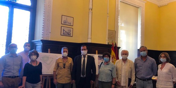El Ayuntamiento acuerda con vecinos de San Leandro un proyecto para reorganizar la plaza con criterios de sostenibilidad, accesibilidad universal y ampliación de los itinerarios peatonales
