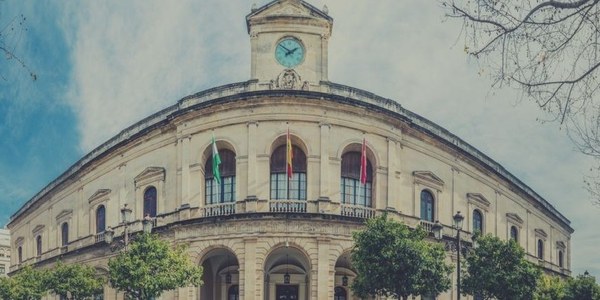 El Ayuntamiento agiliza dos millones de euros en facturas pendientes, incrementa en 300.000 euros la inversión en parques empresariales y acuerda una operación de crédito de Emvisesa para afrontar las medidas sociales con motivo del COVID 19