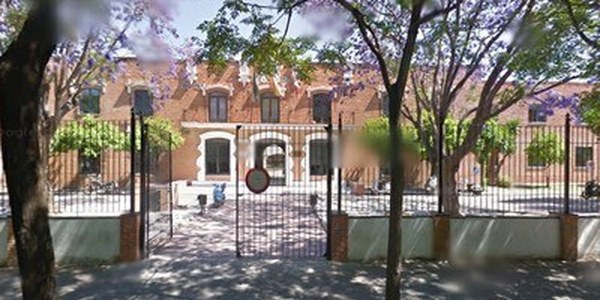 El Ayuntamiento amplía hasta noviembre el servicio del centro de noche Hogar Virgen de los Reyes al solicitar las empresas más tiempo para buscar un emplazamiento fuera de la Macarena