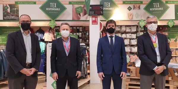 El Ayuntamiento conoce la nueva línea textil desarrollada por Carrefour respetuosa con el medio ambiente, desarrollados bajo el concepto BIO y la Economía Circular que impulsa el Ayuntamiento de Sevilla