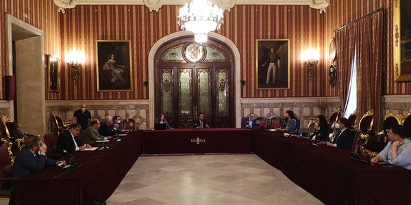 El Ayuntamiento constituye la Comisión de Garantía Alimentaria para reforzar la coordinación de las ayudas que prestan los Servicios Sociales Municipales y el Banco de Alimentos, la Red Andaluza de Lucha contra la Pobreza, Cáritas y Cruz Roja