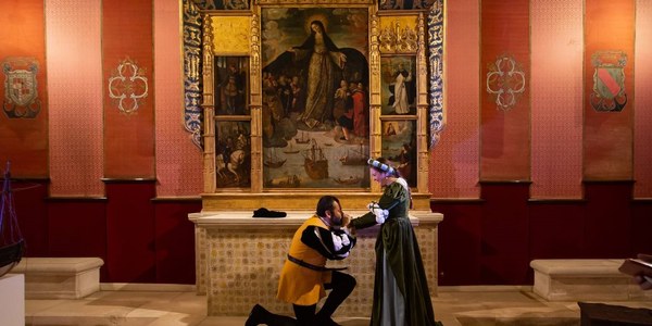 El Ayuntamiento adapta la oferta de los espacios culturales municipales a los nuevos horarios aprobados por la Junta de Andalucía y vuelven las visitas teatralizadas nocturnas al Real Alcázar