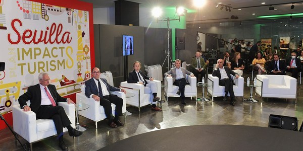 El Ayuntamiento de Sevilla confía a Juan García, profesional de reconocido prestigio en la actividad turística, la labor de coordinación el Plan8 con los empresarios locales para reforzar el trabajo de reactivación del sector