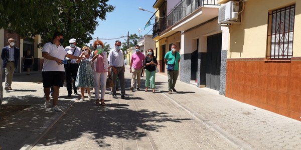 El Ayuntamiento de Sevilla culmina la fase inicial de la reurbanización integral de la barriada de Las Torres de Torreblanca tras invertir 5,3 millones y en octubre inicia la primera de otras dos con 1,89 millones